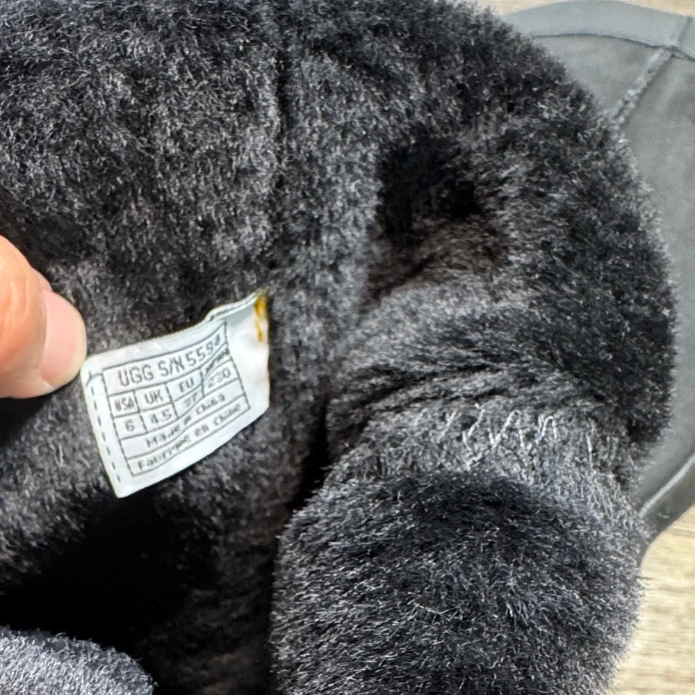 Ugg Black Knee-High Boots woman’s size 6 (s244) - Picture 7 of 8